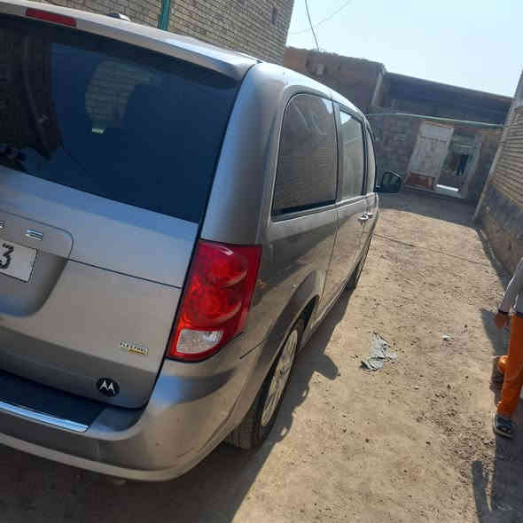 دوج كرفان موديل ١٨ بأسمي هزه جديده رقم الجديد  السياره خير من الله استخدام شخصي حجم المدينه ٣٦٠٠
٧ راكب 
كشب بلع  .كامره دواره. تحكم جهتين  .نظام قياده  جام كهربائي  أبواب ميكانكيه  شاشه قلاب  وهواي بعد بيه مواصفات رقم الشاصي موجود تأكد وراسلني  رقمي ***********
