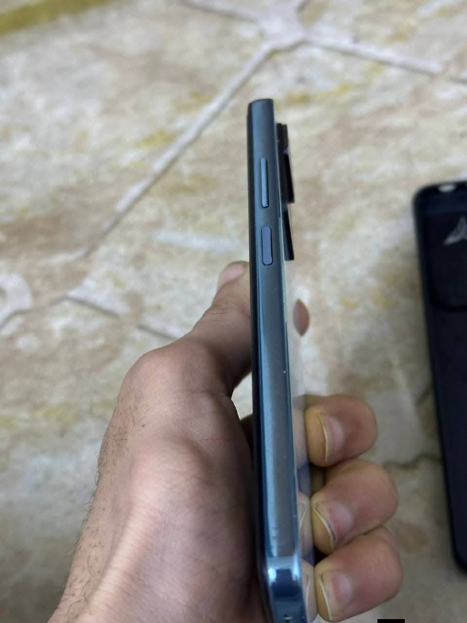 السلام عليكم
Redmi not 11 pro 
ذاكرة 128 شحن سريع 67 واط بوبجي 60 فريم شاشه 120 هرتز عشوائيه 8 كامره 108بكسل فقط بي طبع خفيف. الجهاز بلادي سعره 100الف وبي مجال 
مكاني بغداد الدورة رقمي ***********

