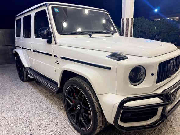 السلام عليكم ورحمة الله وبركاته 
جي كلاس 
موديل 2021 
وكاله المانيا 
  اصليG63
ماشيه 17 الف 
كفاله عامه من كلشي 
بحاله الوكاله 
جامه الاماميه مال الوكاله
تايرات الوكاله
داخل احمر 
حزام احمر 
كشنات تدليك 
كشنات كهرباء
تدفئه تبريد 
ستيرن تدفئه 
شاشه متصله 
كامرات محيطيه 
رادارات
سيتم سماعات دمام 
اناره داخليه مختلف الاوان
كشن حضن عند الستداره
بلاتوث 
حساسات 
جكات
مكينه 8 سلندر 
صالنصه 5 انضمه 
استيرن رياضي 
بعد بيها مواصفات متنعد 

رقم بغداد وعنواني بغداد
*********** بغداد
