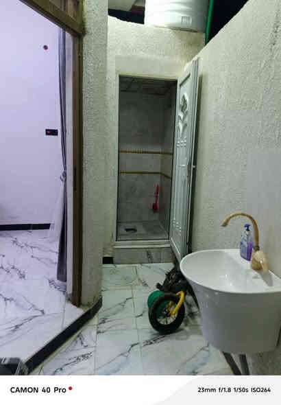 هذا البيت مساحه 100م بشط العرب الفيروزيه يبعد عن الاربع شوارع كيلووين 
يحتوي على غرفتين وصاله واستقبال وصحيات ومطبخ وناور 
نوع العقار طابو صرف زراعي سند 25 بأسم عراقي 

السعر 52 وبي مجال شراي 
لتواصل على الارقام التاليه 
***********
***********
