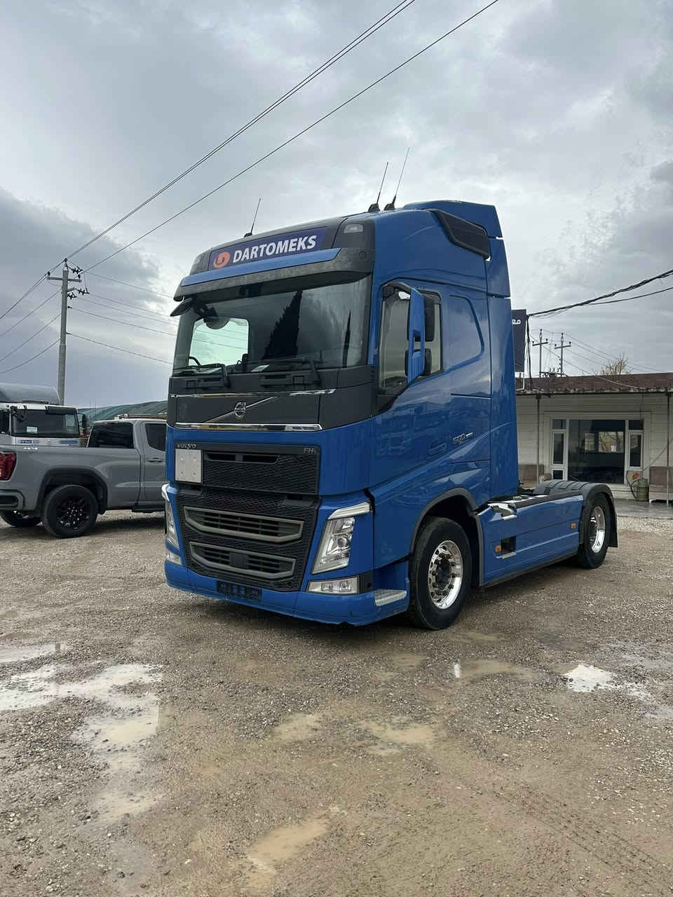 🫡بسم الله الرحمن الرحيم
فولفو راس تريله 
حجم :500
موديل:2016
مواصفات: تبريد ثلاجة حاسه كاميرا
رقم كاتى دخول جديد  
***********
***********
