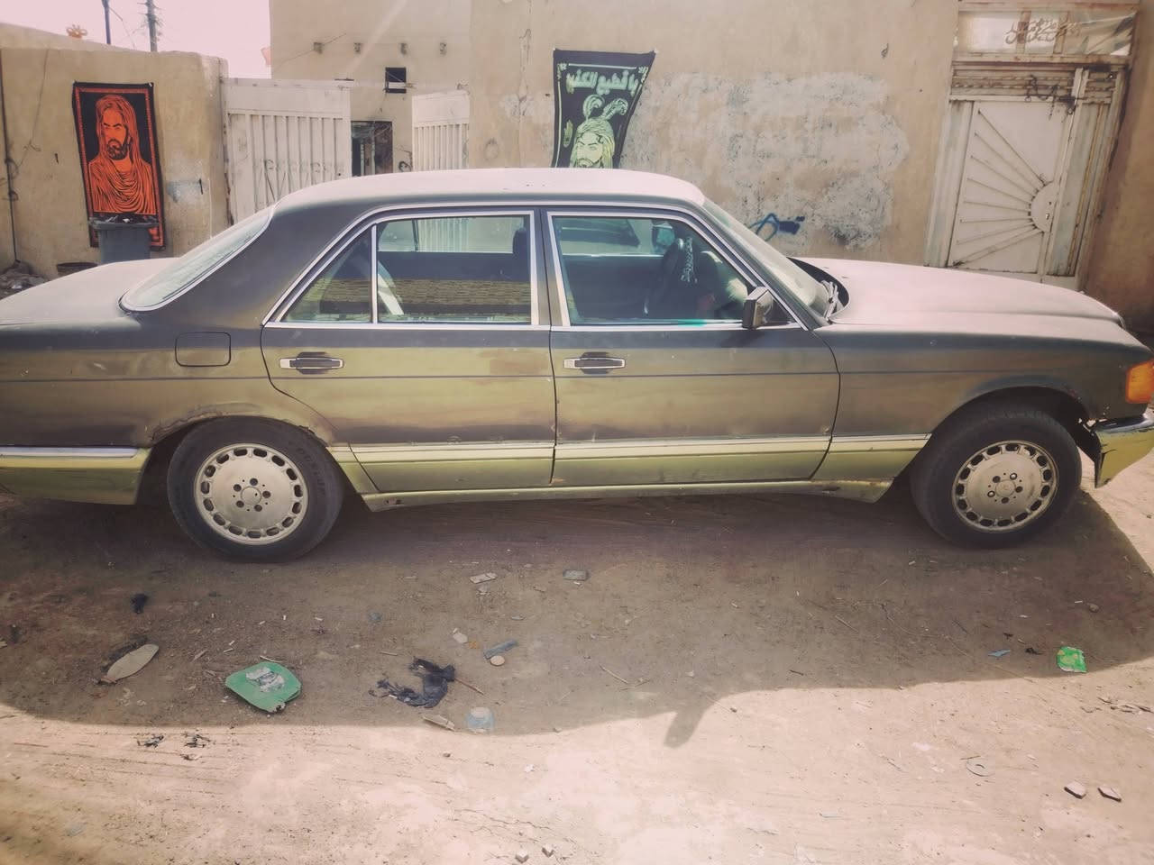سلام عليكم سياره البيع مارئسدس راسي جانبو سياره مكينه وكير خير من الله كفاله تبريد شغال سياره جاهزه تخم تاير جديد تحويل مباشر وكاله عامه بسمي  مكينه3الاف فيفيتي كفاله السعر ب29وبيه مجال مكاني شطره رقم الهاتف ***********
