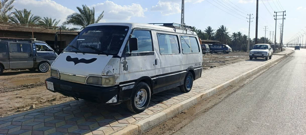 كيه بسته للبيع
موديل 93 بغداد الماني شعار بل تكمه 
غرامات مصفره هيئه مامسجله تريد تحويل تريد وكاله كير محرك اكسل كفاله شواصي واحد معمر سياره كامله عوزها بس مشط 
بم ونوزل جدد باتري جديد سلف حاويه 
.. مكاني بغداد منطقه الطارميه سعرها.. 17.. وبيها مجال بسيط ***********//***********خابرني وتدلل
