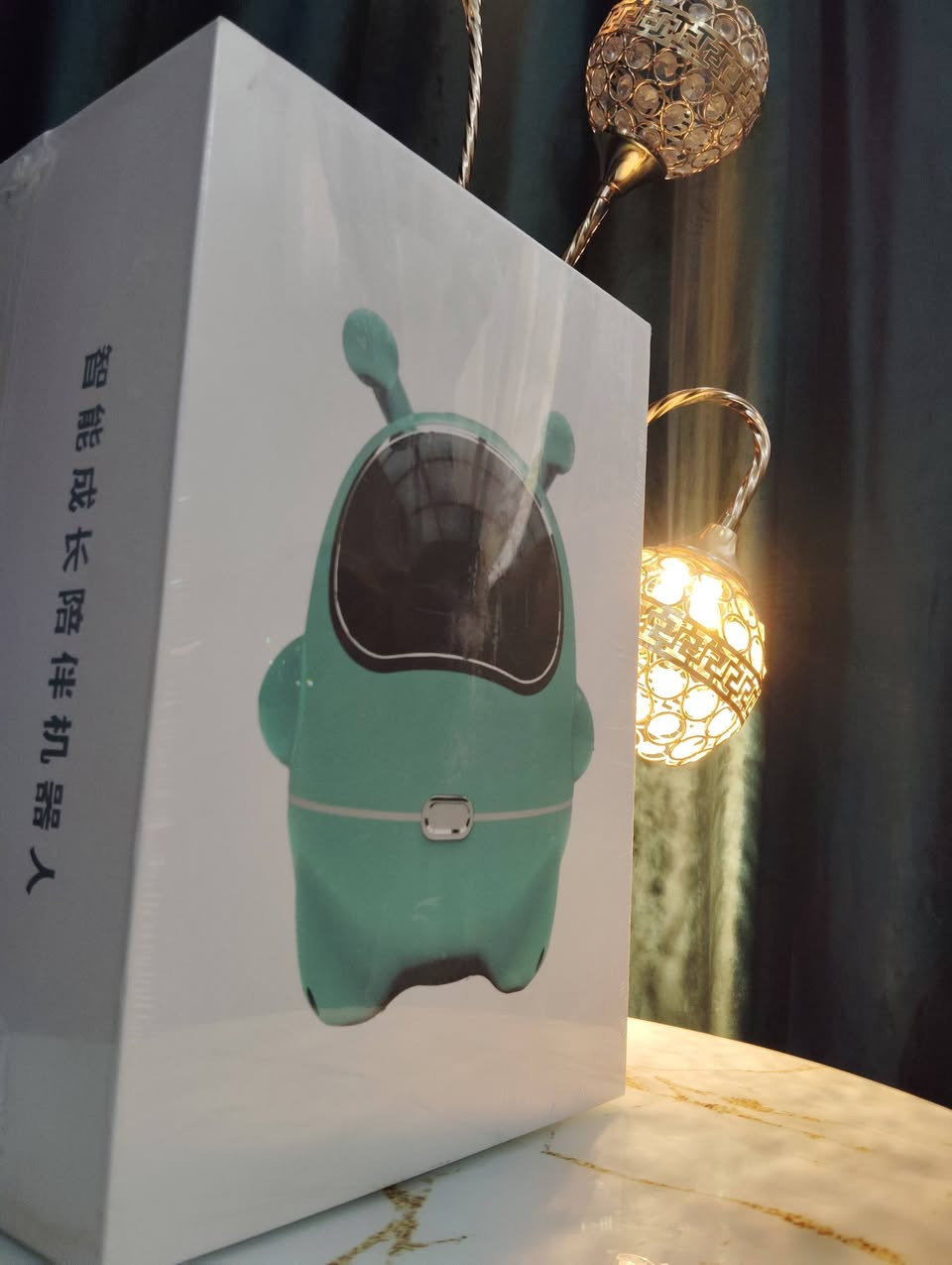 🤖💖 الروبوت الرفيق الذكي
✨ يُعرف أيضاً باسم Eilik Smart Robot
📦 تفاصيل المنتج:
🔹 الوظيفة: روبوت مكتبي تفاعلي يعمل بالذكاء الاصطناعي ومصمم كرفيق لطيف 🤍
🔹 يتفاعل مع المستخدمين من خلال اللمس 🤲، الصوت 🔊، والمستشعرات
🔹 يُظهر مشاعر مختلفة 😄😴😲 ليكون مثل حيوان أليف آلي 🐾
🔹 يشغّل موسيقى وأغاني 🎶
🔹 يتحدث اللغة الإنجليزية 🇬🇧 والصينية 🇨🇳
🔥 🔥
🎁 مثالي للهدايا، المكاتب، وغرف النوم
#روبوت  #إيليك #إيمو
#روبوت_تفاعلي #ذكاء_اصطناعي #تقنية
#eilik #eilikrobot #emorobot #robotcompanion
#desktopfriend 
#هدية 
#هدايا_ذكية
#كيوت  #لطيف #cute #giftideas #kawaii


**إذا كنت صاحب هذا الإعلان وتريد حذفه لأي سبب، رجاءا أرسل رسالة إلى الدعم الفني**