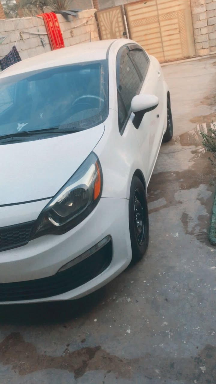 كيا ريو لفين 16سياره بيه صبغ قطعتين سياره اليبل واحد كلشي مابدل بيه سعر 97وبيه مجال رقم ديالى رقمي ***********
