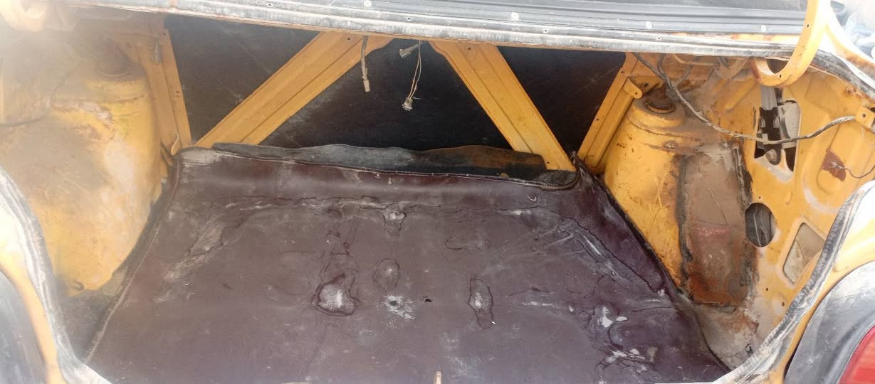 سياره سايبه للبيع موديل 2011 مكينه وقير جدد سياره جاهزه مال تكسي المكان النجف جاهزهه*********** السعر 8 ونص هيا وغرامه مصفره بس مالكها ما واصل له رقمها
