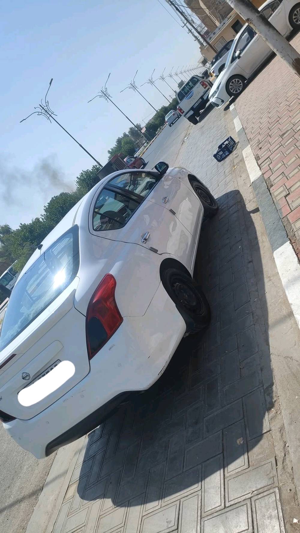 سلام عليكم. 
نيسان سني هندي موديل 19
رقم كربلاء الدولي باسمي تحويل مباشر
كير مكينة تبريد مكفولات 
حداديه نص عمر، نوزلات بلكات باتري تخم تاير كله جديد
مابيها صبغ فقط بالمشور اثر طخات ستوته ومامعمرات.. مكاني كربلاء السعر91وبيها مجال بسيط.. 
ت/***********..
