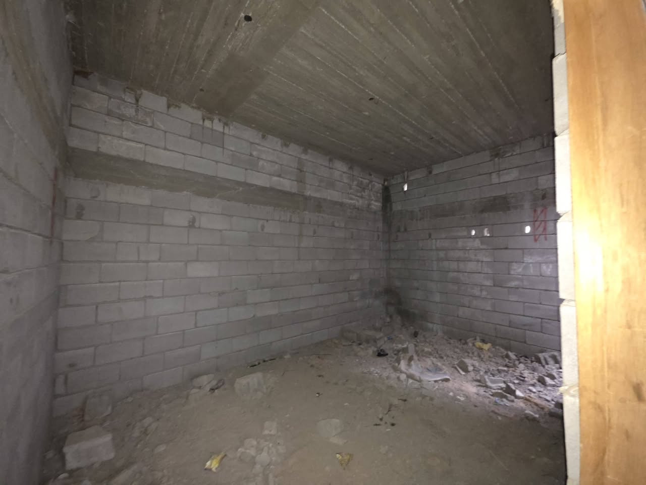 بيت هيكل كامل للبيع 
مساحة ١٠٠ متر مربع 
١٠ في ١٠ 
بي ديوان وغرفه ومطبخ وحمامات ٢ 
بناء درجه اولى 
رباط ارضي شبابيك مسلح سقف . 
الابواب الخارجيه تفاصل جاهزه من ضمن بيت .
خلف سنتر ارشد ماعلي اي كص ولا ازاله. 
ماي كهرباء متوفر منطقه حلوه وشارع ١٠ كبالها .
التفاصيل اكثر  ***********
