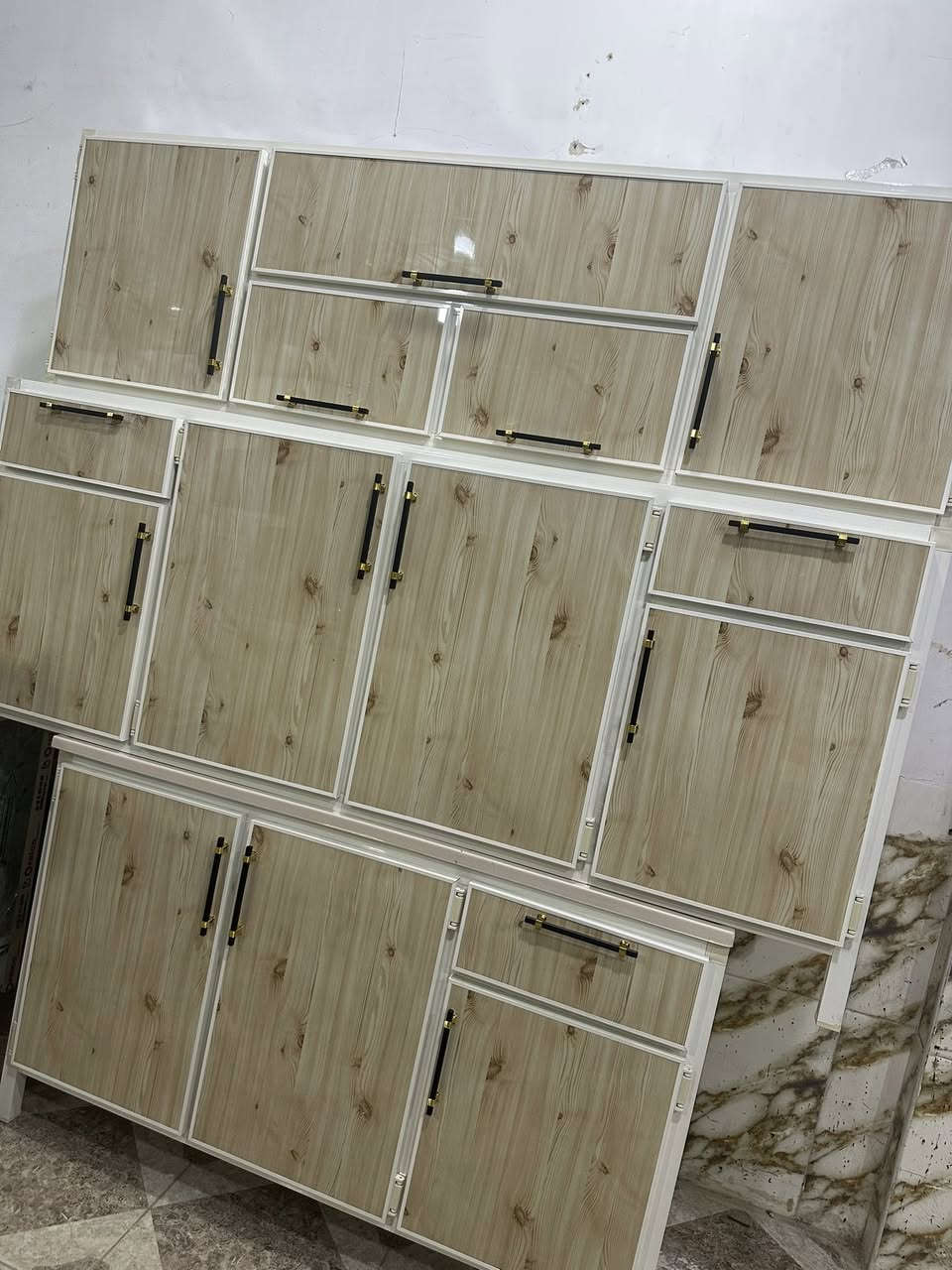 كاونترات مختلف الاحجام تركي محشه خشب 

التاميم ركن آلمدينه معرض اثاث بيم
***********
