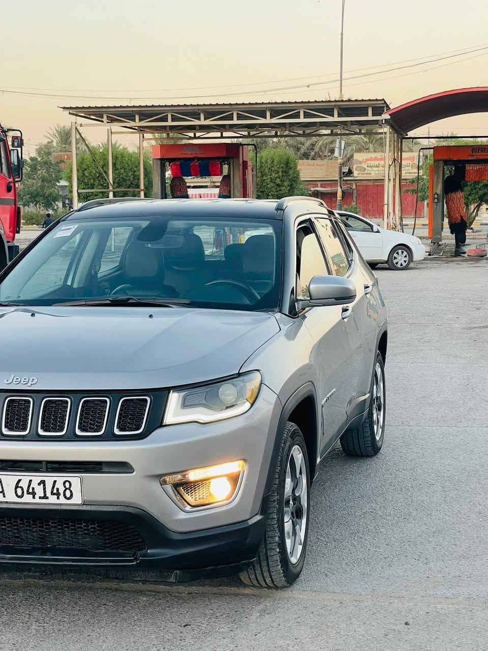 السلام عليكم 
جيب كومباس للبيع موديل 20 ماشيه 72ميل سياره كامله المواصفات السياره جاهزه من كلشي والسيارة باسمي ضربته فقط الجملغ الامامي الايمن ونفسيته مصلح ومصبوغ وهذا رقم  تليفوني *********** السعر 135وبيه مجال للشراي
