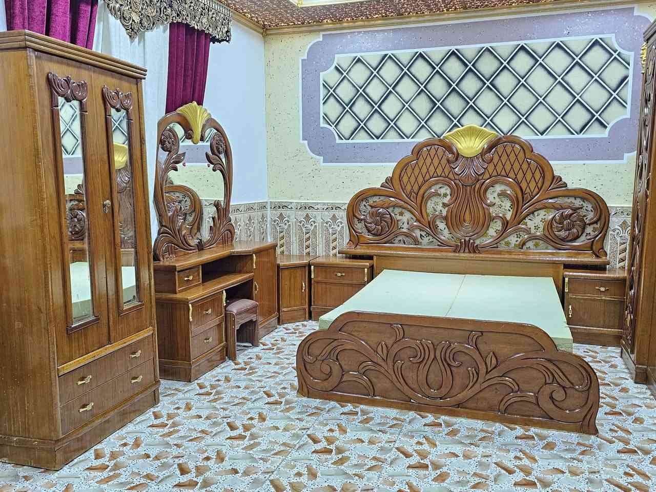 غرفه نوم خشب عراقي حطاطه بشرط 
خشبهه فول نضافه خشب قوي
سعرهه 850 الف وبي مجال 
***********
