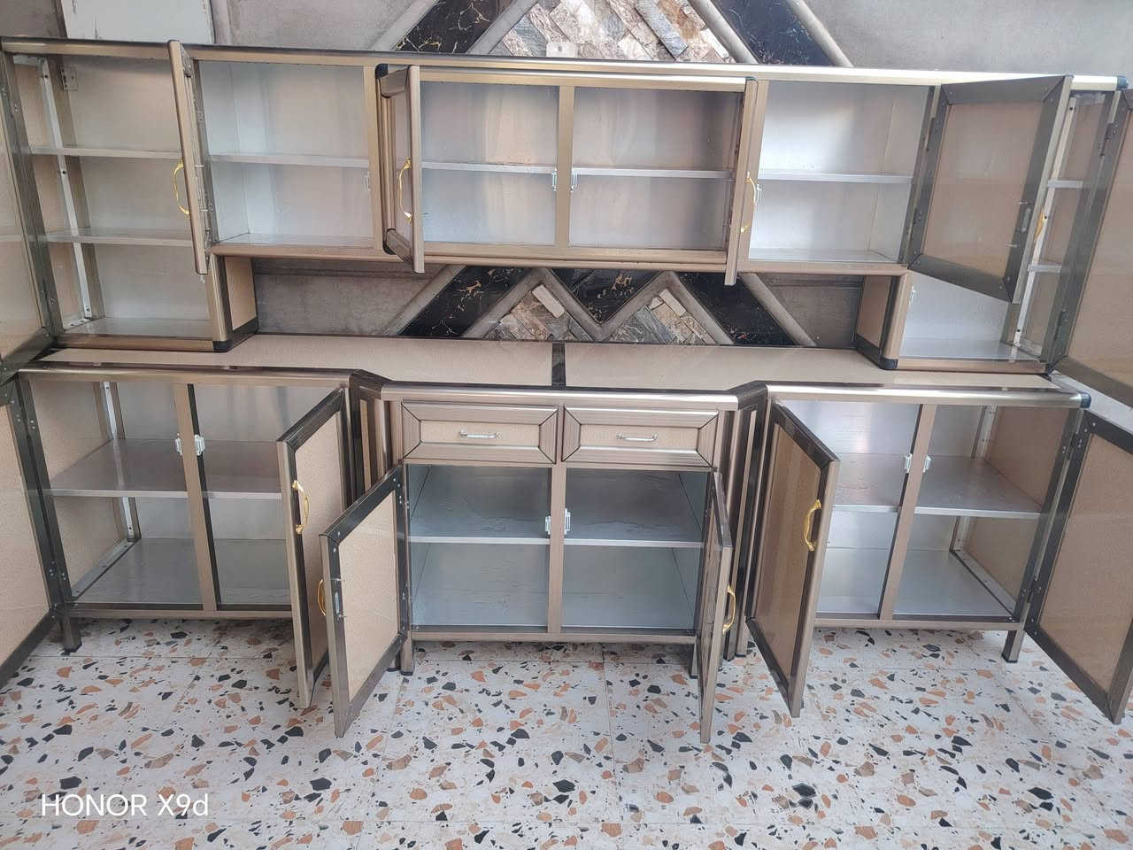 كاونتر تفصال حطاطه 3 أمتار وسنك متر ونص فول نظافه بعده لوك الشراي يتصل أو يدخل خاص *********** مكاني كركوك حي الحجاج
