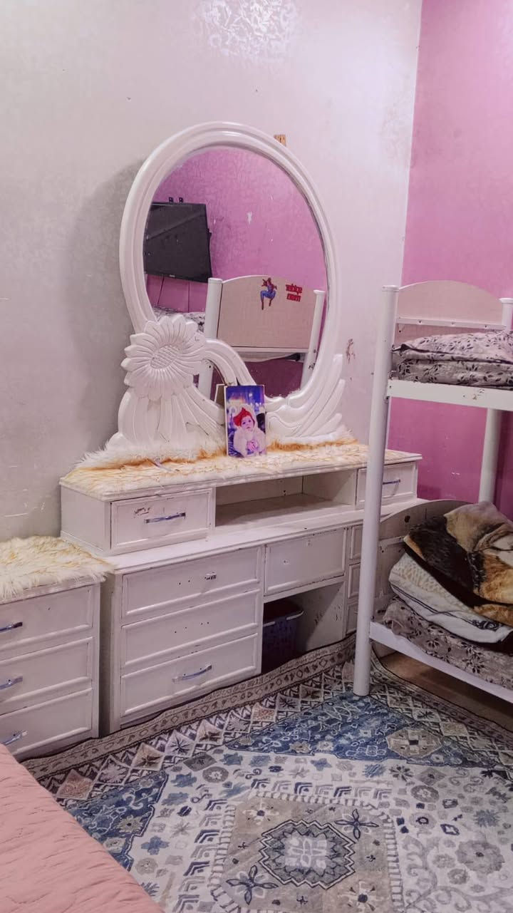 غرفه صاج مصبوخه بيضه لبيع يرادلها جامه باب كنتور ويرادلها كم يده لمجرات لباقي مثل ماشوف بل صور سعر 450 وبيه مجال ***********

