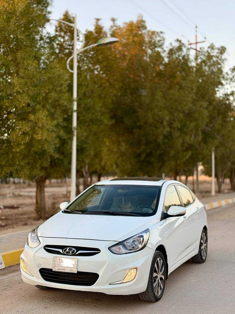 السلام عليكم
للبيع هونداي اكسنت خليجي 
موديل 2014 السياره مكفوله عده شبر صبغ بالبنيد والباقي كفاله 
السياره فول مواصفات 
رقم بابل الماني تحويل ثاني يوم 
مكينه 1600 دوش 
فتحه سقف 
شاشه + كامره دواره 
5 ويل كب كروم 
اشاره بالمرايه + كشاف امامي 
تحكم ستيرن جهتين 
داخل بيجي 
السياره ماشيه 200 الف 
جاهزه كير ومكينه وحداديه وتبريد وتخم تاير كله جديد 
السياره مسويلها ادامه كامله للمحرك والكير ومنضومه احتراق 
مكان السياره حله شارع 60 
السعر 113 وبيها مجال بسيط حق الجيه 
للاستفسار /***********
