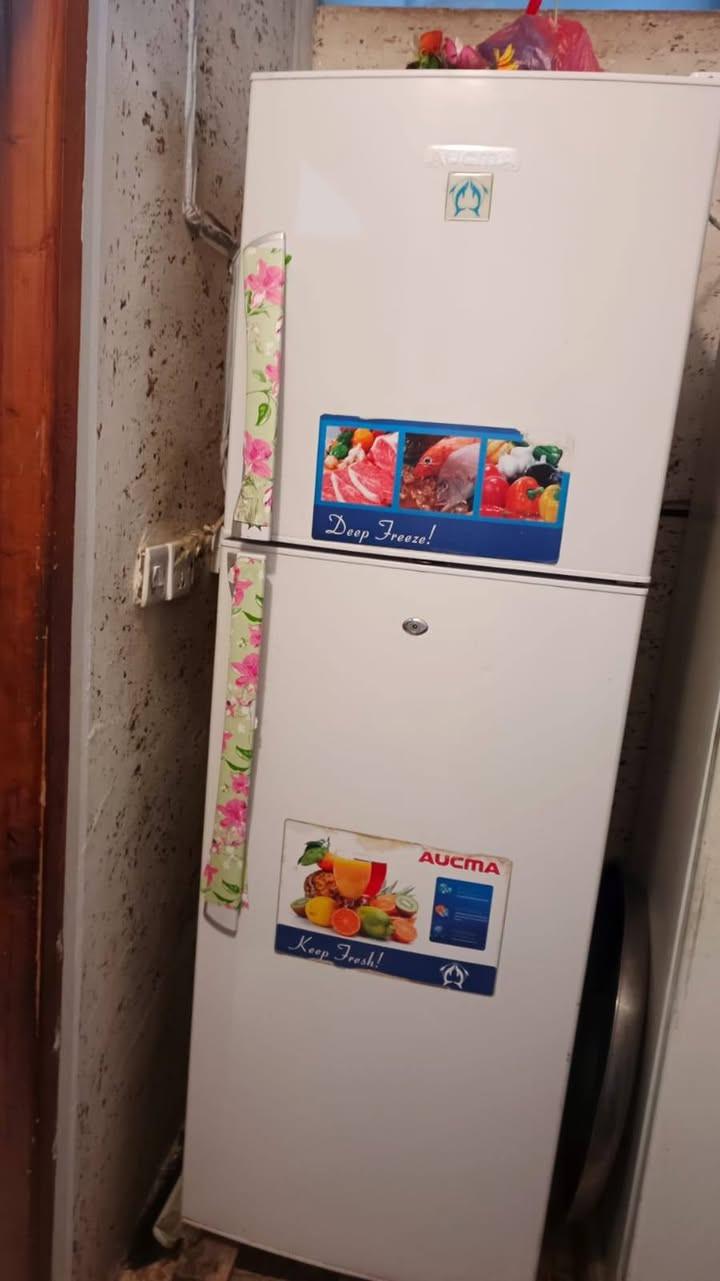 ثلاجات 2 ومجمدة نضيفات للبيع المكان المقدادية شهربان حي العسكري ***********
