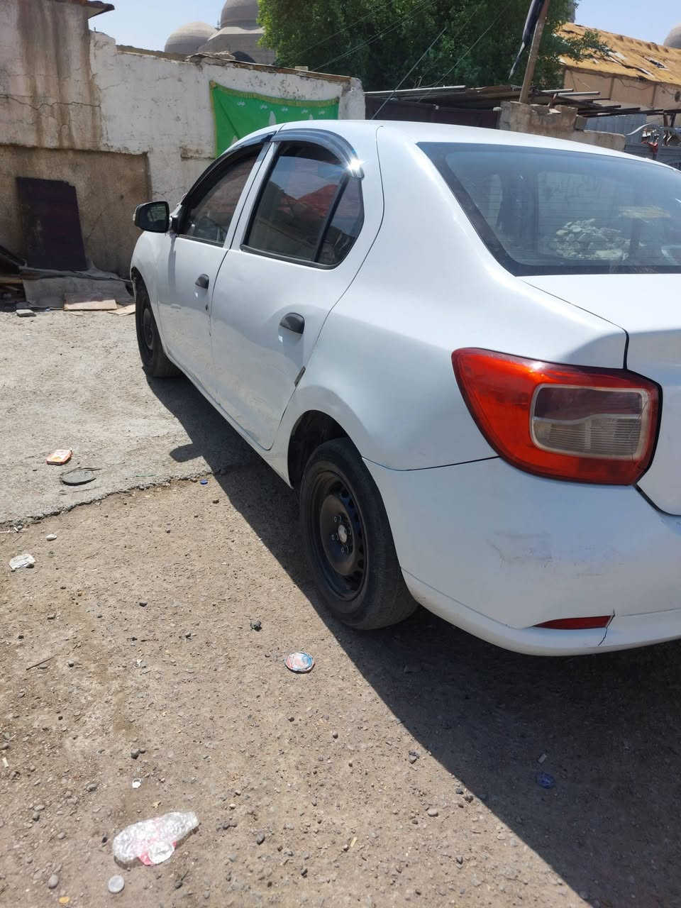 السلام عليكم شباب
رينو سيمبل موديل 20016
لون ابيظ رقم بغداد انكليزي
حرة بسمي تحويل ذاني يوم 
مكينة سيارة بلادي على وضع الشركة 
 بطاريه جديده
 الرقم انكليزي 
 الهيكل الخارجي للسياره نظيف جدا مع وجود صبغ يم قبق البانزين كد شبرعلى وجاملغ امامي صبغ أيسر قطعتين فقط قطعة 
- اشاير بالمري 
 تبريد تدفة شغال 
١  زجاج سيارة كهربائي الامامي فقط 
 كهربائيات سيارة جميعها شغاله 

السعر 55ورقه وبيها مجال للتفاوض 
للاستفسار........*********** العنوان بغداد المنصور
