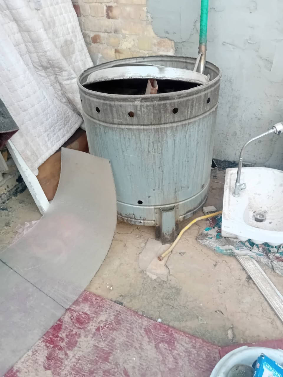 أغراض مستعملة صواني حجم ٦٠ و ٧٠ موبايل ***********
