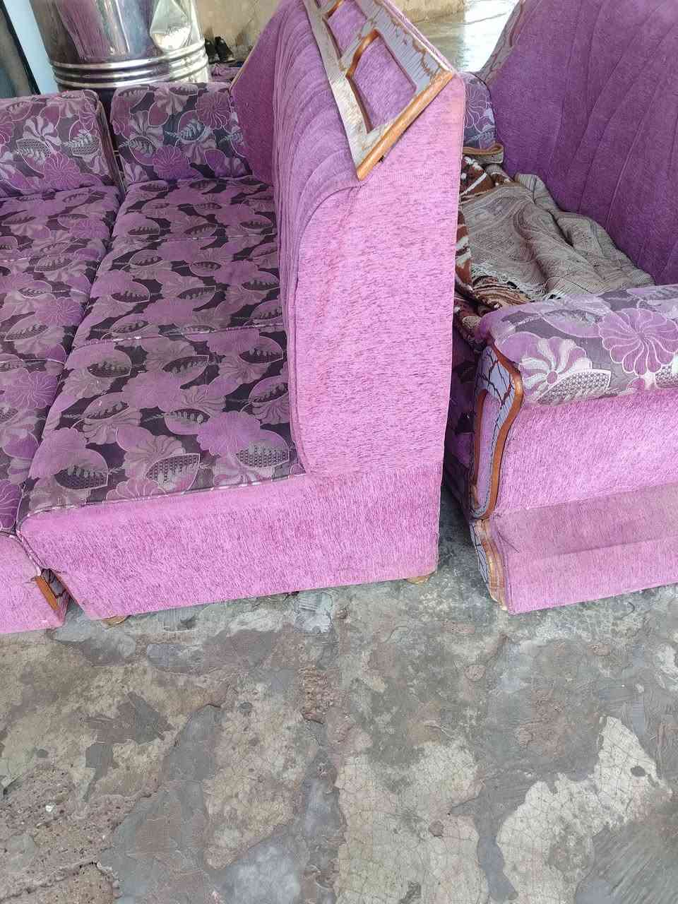 قنفات للبيع ٩ مقاعد السعر ٧٥
***********
