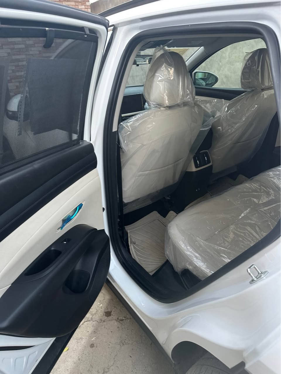 السلام عليكم 
توسان للبيع موديل 2025 خليجي رقم بغداد مكفوله كفاله عامه حته من الزلغ بشرط الفحص 
للمواصفات 
بصمه تشغيل/ بصمه بيبان/ تشغيل عن بعد/ جي بي اس/ هند بريك بصمه/ جنطه كهرباء/ كراسي كهرباء اماميه/ مكينه 4 سلندر/ كامره دواره/ نضام مانع انزلاق/ نضام نزول منحدرات/ كير 7 نمر 
سبير ما نازل / وباقي المواصفات معروفه/ 
مكان السياره بابل/
 رقم الهاتف/***********/ اسيا 
رقم الهاتف/***********/ اثير 
السعر /225/ وبيها مجال حك الجيه حلة, بابل
