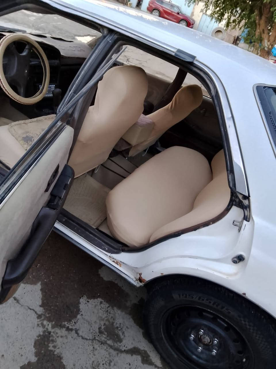 إليك عدة صيغ للإعلان تناسب منصات البيع (مثل فيسبوك ماركت بليس، أو المجموعات الخاصة بالسيارات)، تم صياغتها بأسلوب عراقي واضح ومباشر لجذب الشراي الحقيقي:
#للبيع_سيارة_مارك_مسطرة** 🚗
*الموديل:** 1991
*السعر:** 33 ورقة (وبيها مجال للشراي الطيب)
حالة المحرك:** المحرك بيه تنقيص (للأمانة وإبراء الذمة).
*باقي التفاصيل:** السيارة نظيفة ومثل ما واضحة قدامكم بالصور، والباقي كله فحص ومعاينة قدام العين.سنوية عظم عاج وشرط التحويل رقم صلاح الدين 
📍 المكان: سامراء 
> 📞 للاستفسار والاتصال 
***********
***********
