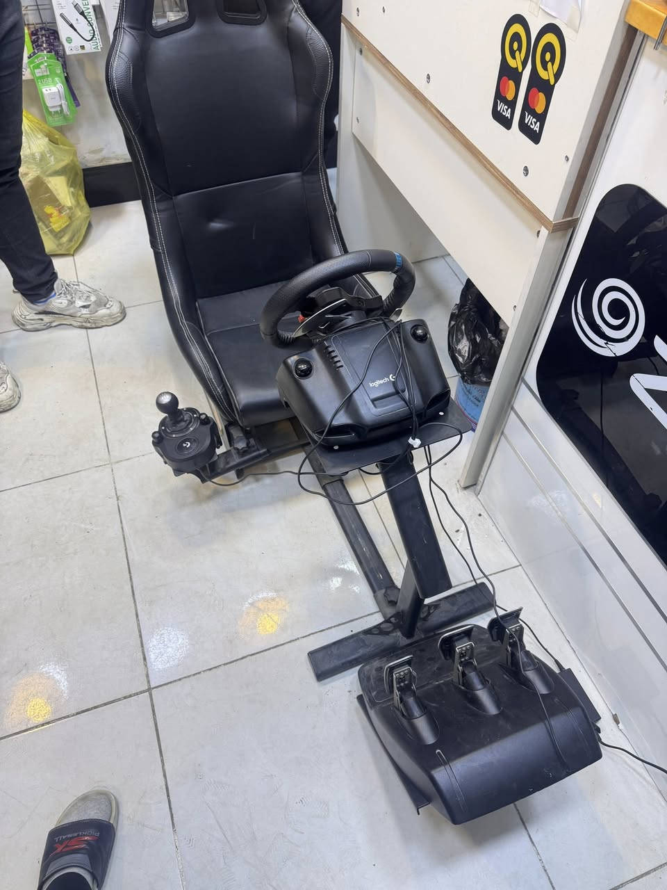 لوجتك g29 نظافه كلش زينه و ما بي اي عطل كامل كير عادي و دوسات وستيرن و الكرسي الخاص بي الاصلي مال الشركه و بسعر كلش ممتاز  ٣٥٠وبي مجال بسيط و الكرسي الخاص بي يكون اصلي و انت تتحكم بي حسب لطلب ملاحضه/يدعم بلي فور و بلي ثري


**إذا كنت صاحب هذا الإعلان وتريد حذفه لأي سبب، رجاءا أرسل رسالة إلى الدعم الفني**