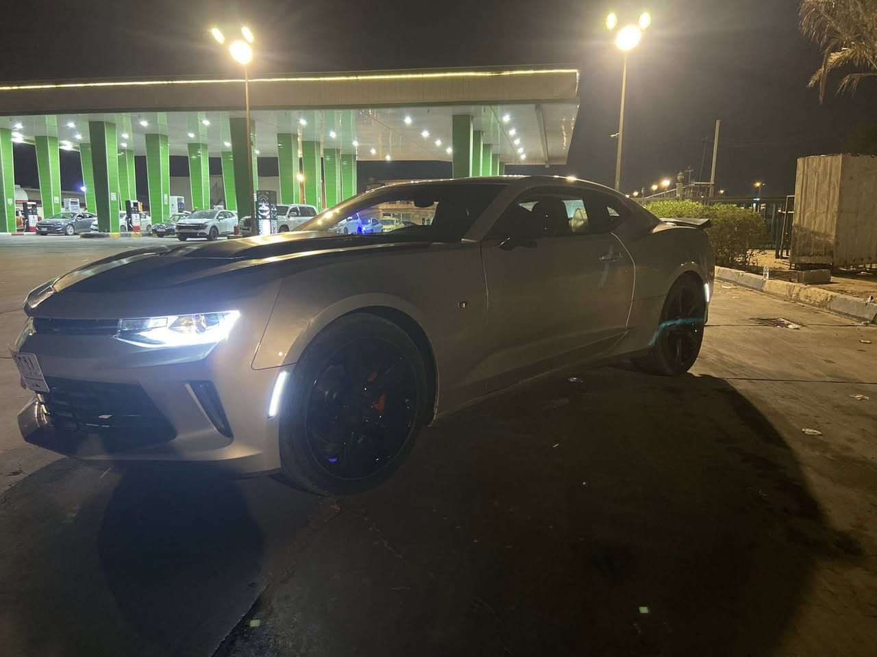 السلام عليكم 
للبيع كمارو 2016 
مكينة 6 سلندر 
مواصفات 
1-كراسي كهرباء 
2- شاشة اعطال
3- اشارة ترحيب 
4- مري كهربا 
4- جامات اوتو 
5- تشغيل عن بعد 
6- نزول الجام عن بعد 
7- شفتات رياضي 
8- انظمة قيادة (sport - tour - snow ice ) 
9- سايد بريك كهرباء 
وباقي المواصفات الكمارو المعروفة 
السيارة عليها صدر امامي خلفي جديد 
عليها تخم تاير جديد وباتري جديد ودسكات جديدة وتصفير فلنجات وعبوة فيتبام جديدة بانزين كله محسن 
السيارة مكفولة من مكينة و اكسل  و كهربائات وكير ولغد وشاصي  
سعر :120 وبيها مجال 
عنوان : بغداد : الدورة : ابو دشير 
رقمي : ***********
