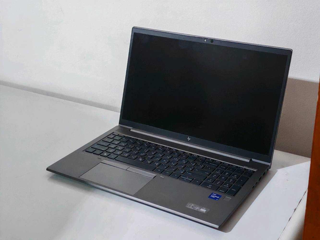 Hp zbook 15 g8 
جهاز نظيف جدا جدا
مستعمل يومين فقط وبعدها تم تخزينه دون اي استعمال
المواصفات :
شاشة 15.6inch FHD
التخزين 512gb ssd سريعة وسلسة
الرام 16gb تكفي لجميع المهام
المعالج core i7 الجيل 11🔥 معالج حديث للاستعمال العالي
كرت الشاشة 
1: كرت خارجي من نفيديا 4gb vram
2: كرت داخلي من أنتل inter iris x مع 8gb vram
دقة الشاشة عالية والوان واضحه جدا
البطارية ممتازة وبحالة سليمة
الجهاز نظيف ونظافته 99% 

الهدايا🎁 (الملحقات) : شاحن اللابتوب، ماوس كيبلي ممتاز، سماعة بلوتوث عالية الدقة، حقيبة كبيرة تحوي جميع الملحقات 

سبب البيع : احتياج للمال 

والسعر بيه مجال كبير للشراي 

المكان كركوك 

الرقم / ***********