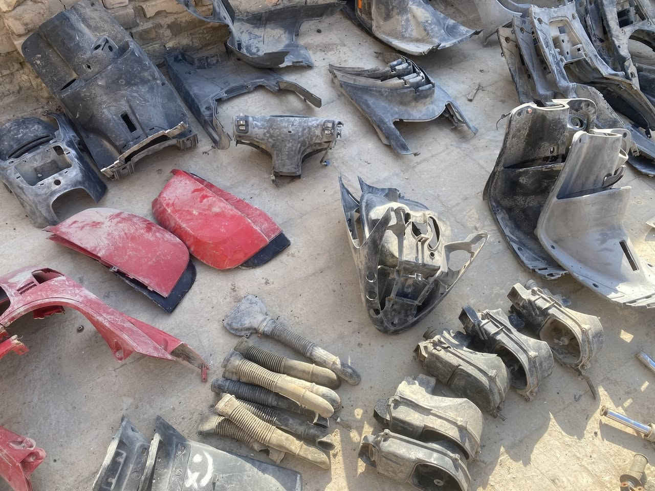 سلام عليكم اخواني غراض ماكس عدلة منغولي بوليس قجمة  دراجة قجمة كاملة شاصي منغولي مكينة شغالة مابيها بكن  هواية غراض ما تنعد ابيع شلعة قيم واخذ مكاني مدينة الصدر ***********

