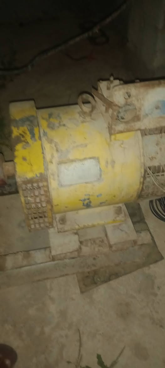السلام عليكم يوجد محرك براد مع مولدة 20 كيفي تري فيز مولد نكرة سلف 4بستم
التواصل ***********
