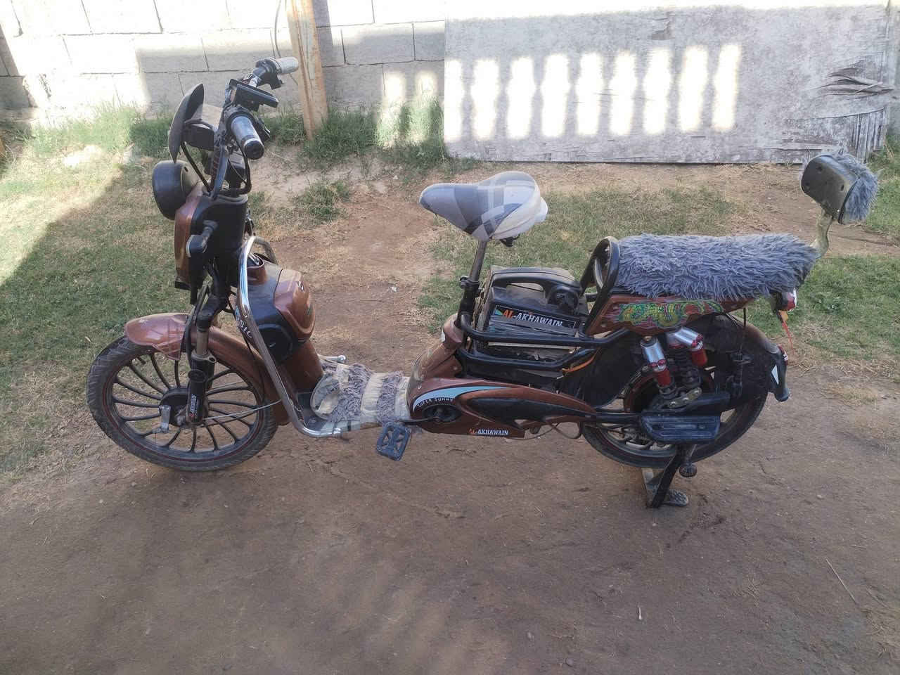 باسيكل شحن نضافة كدامك جديد كامل فول البيع السعر 100 الف شراي يتصل مكاني رمادي ***********
