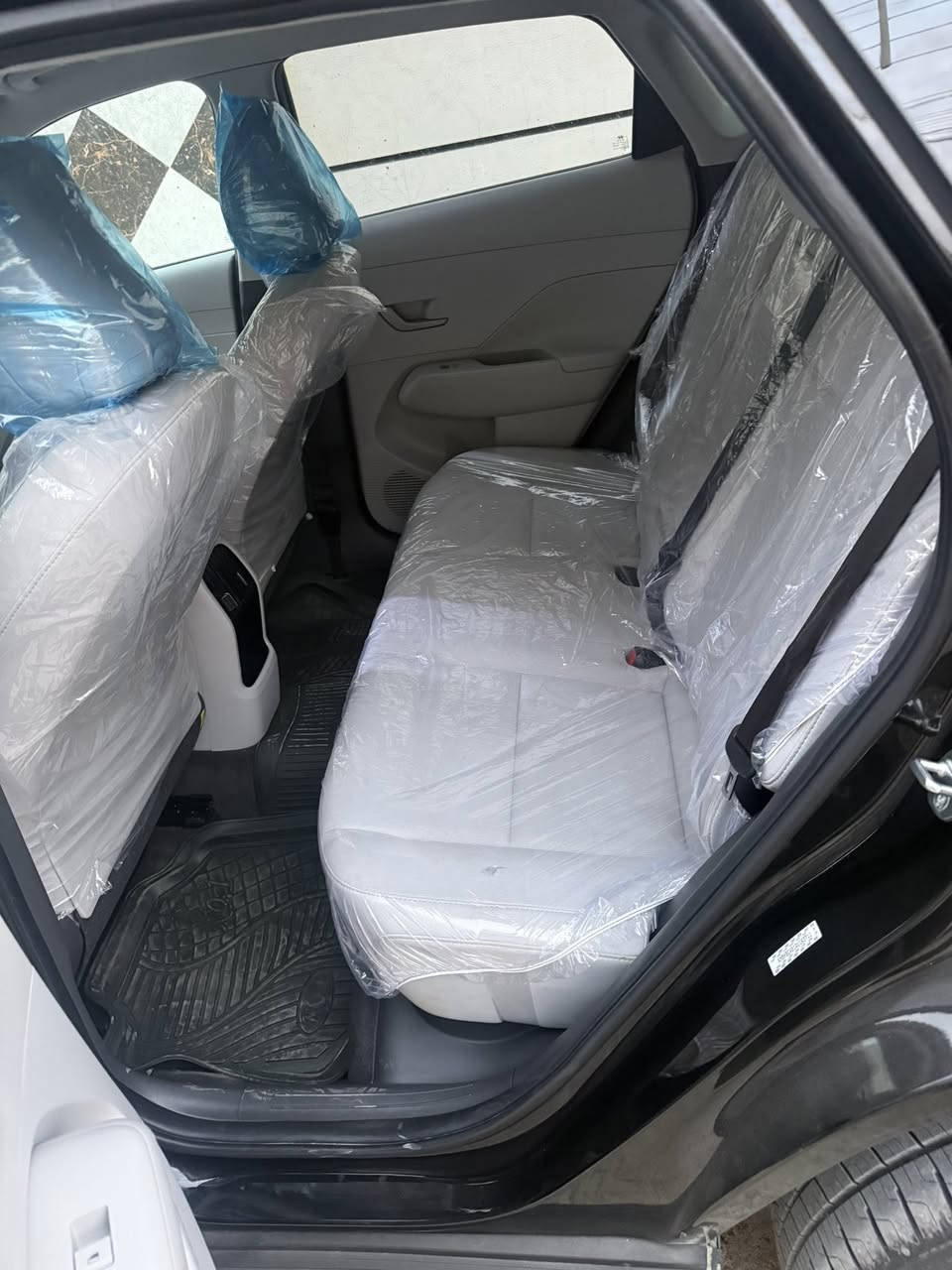 كونا 2024 حادث امامي بصيط السياره بيها ينيد تبديل بلادي نفس لون بدون صبغ السياره مابيها كل نقص دخول جديد داخله حره وبسعر مناسب جدا ***********
