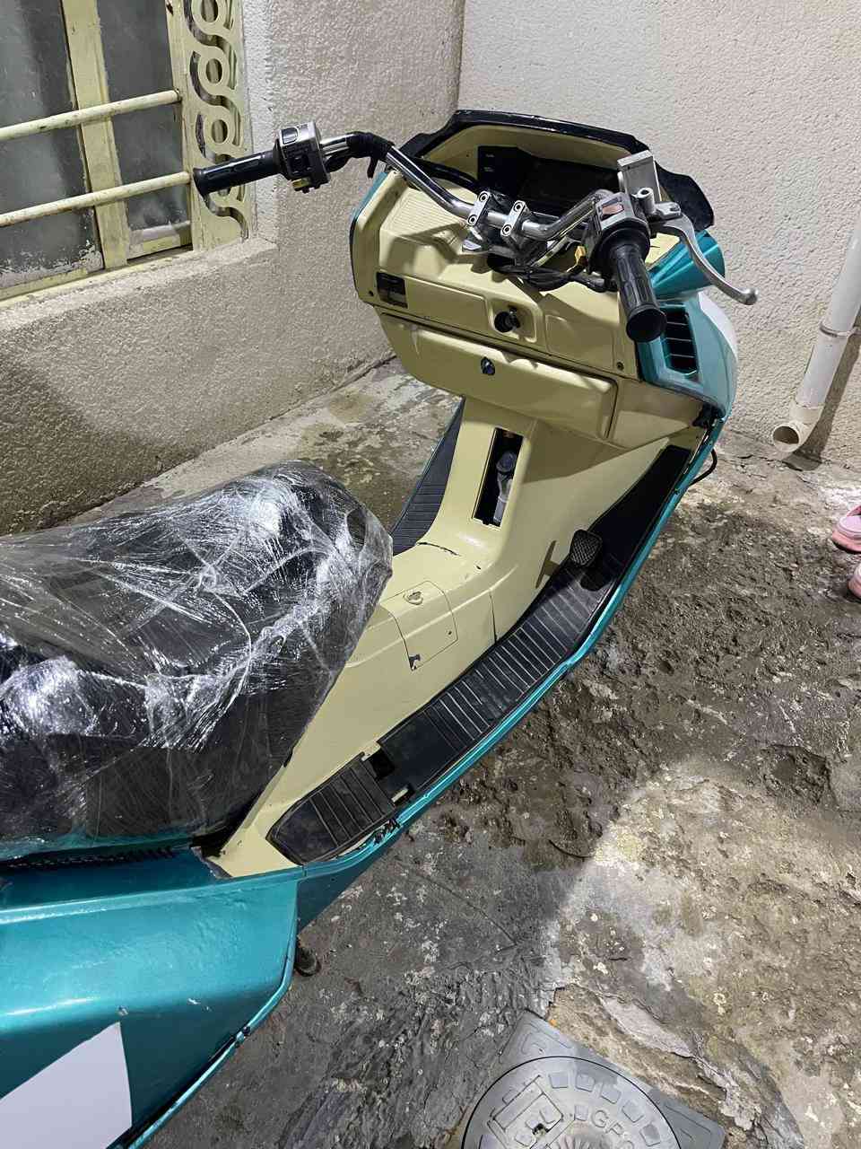 سلام عليكم
فيوجن للبيع
الدراجه كلش حلوه و مرتبه احله من الصوره
 مكينه ناعمه ما مفتوحه كفاله
كهربائيات كله شغال اشاير سلف الدراجه نكره لايت بك لايت كله شغال و شرطه تجي و تشوف بعينك كلجات دبلات كله جديد الدراجه مصروف عليه هواي 
رايده ب 550 و بيه مجال حگ الجيه 
مكاني النجف كوفة قرب جسر الامام علي 
متواجد فقط ع الوتساب رقمي ***********
