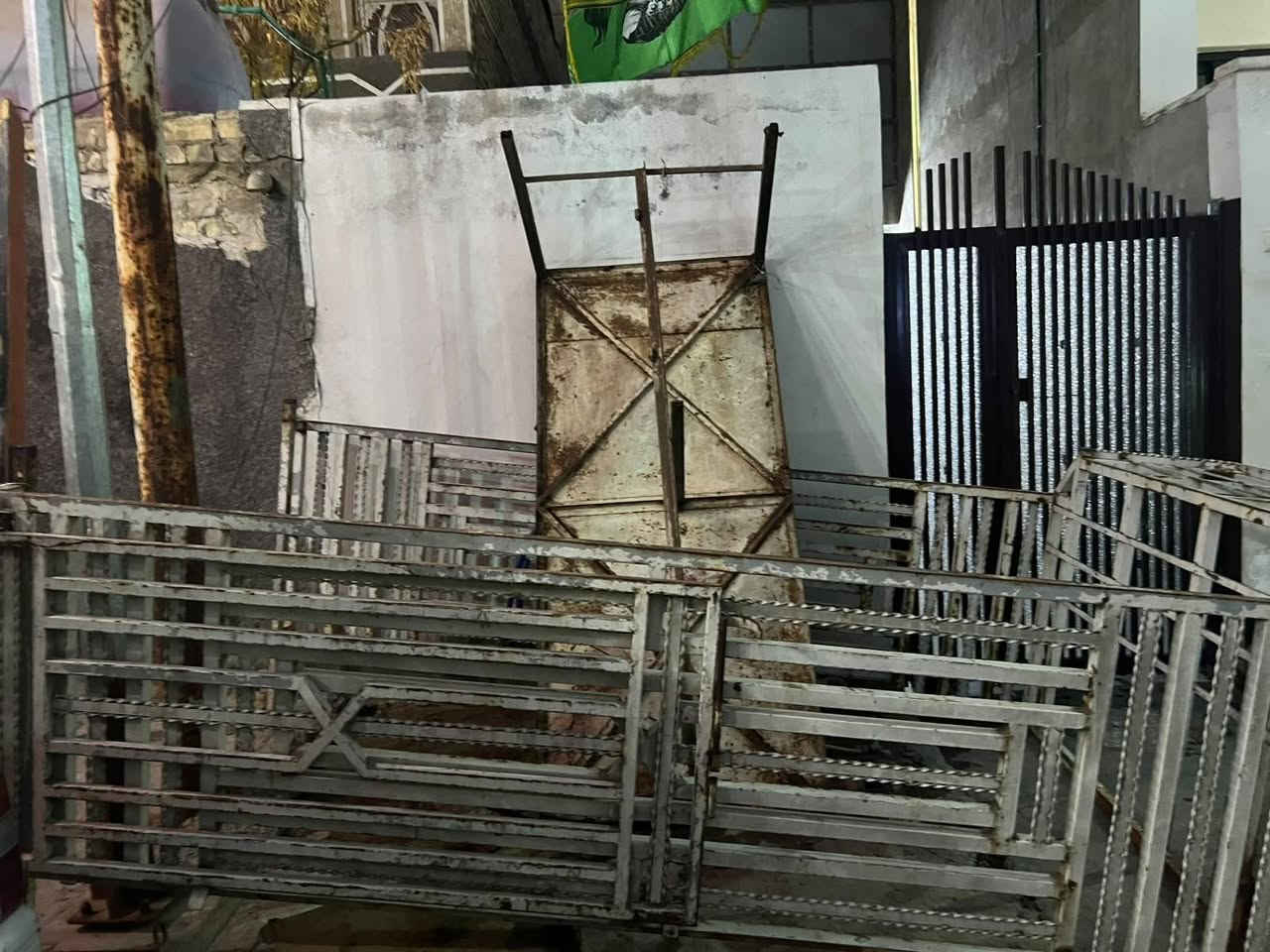 السلام عليكم محجر كيا فحل للبيع ب٢٥٠ وبي مجال مكان بغداد الشعب رقم ***********
