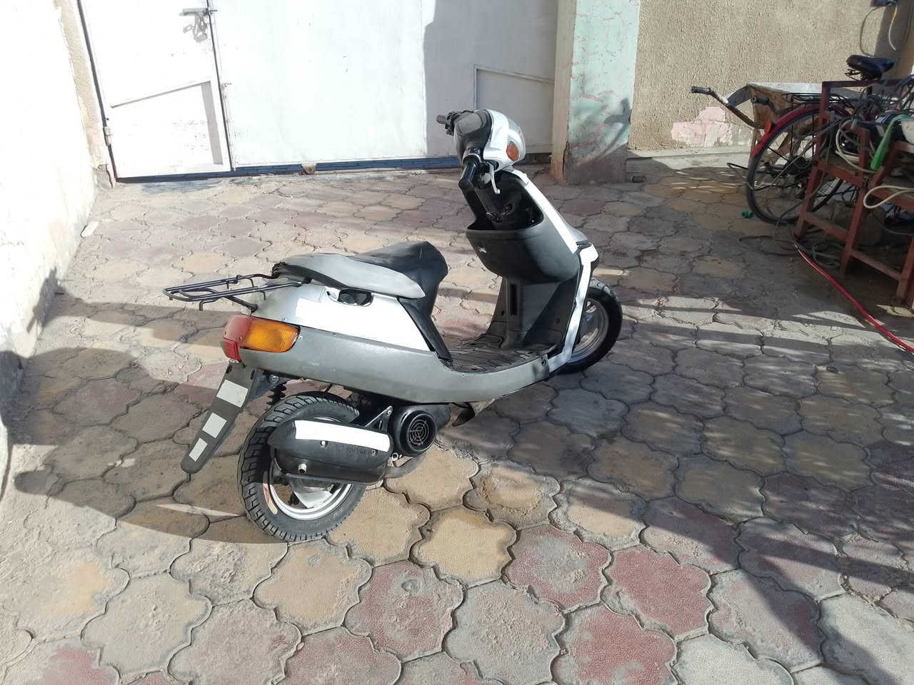 سلام عليكم دراجه بطه للبيع دراجه خطين دبل سكليتر موديل 2003 نضيفه كهربائيات نضيفه كابريتر جديده ابلك جديد فاكيوم جديد دراجه شلعه معدل قويه فول واحد عله واحد سعر 200وبيها مجال مكاني كربلاء الحر اتواصل عله هاذه الرقم ***********

