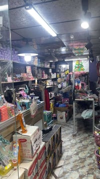 يوجد اغراض محل للبيع اغراض منزليه وكوزمتك وكآمل محيطاته مكان دوره حي ص...