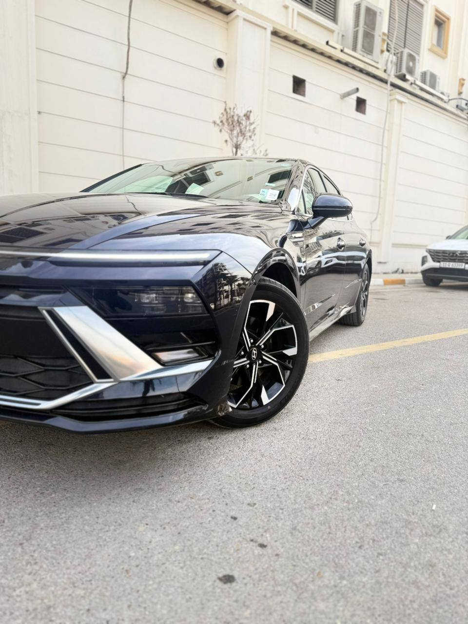 السلام عليكم 
سوناتا موديل
 2024
ماشيه 47mi

اللون اسود حبري متغير
مواصفات
شاشه 
كامره
لايت عدسات
بصمه
رادار امامي
رادار خلفي
رادار جانبي
لد امامي خلفي
ويل كب
توقف ذاتي 
قياده ذاتيه
تنبيه خروج عن المسار
تحديد مسار 
فول تحكم ستيرن
كشن السائق كهرباء
تدفئه بالكشنات
تدفئه بالاستيرن 
داخل  اسود
شفتات 
كير تعليك
تبريد بيانو لمس
ترحيب عند الاقتراب
صندوق ذكي
تشغيل عن بعد
محرك 2500✈️
صور الحادث بالمنشور فقط جاملغ وحافة الباب بجم امامي خلفي كبس شركه
الحادث سطحي 
بدون اي دواخل شاصي اللغد والايرباك والكير والمحرك كلهن مكفولات 
صور امريكا بالمنشور
للاستفسار***********
الموقع بغداد الكاظميه چكوك
السعر 192$
رقم اربيل الدولي تحويل وكاله مضمون بغداد, العراق
