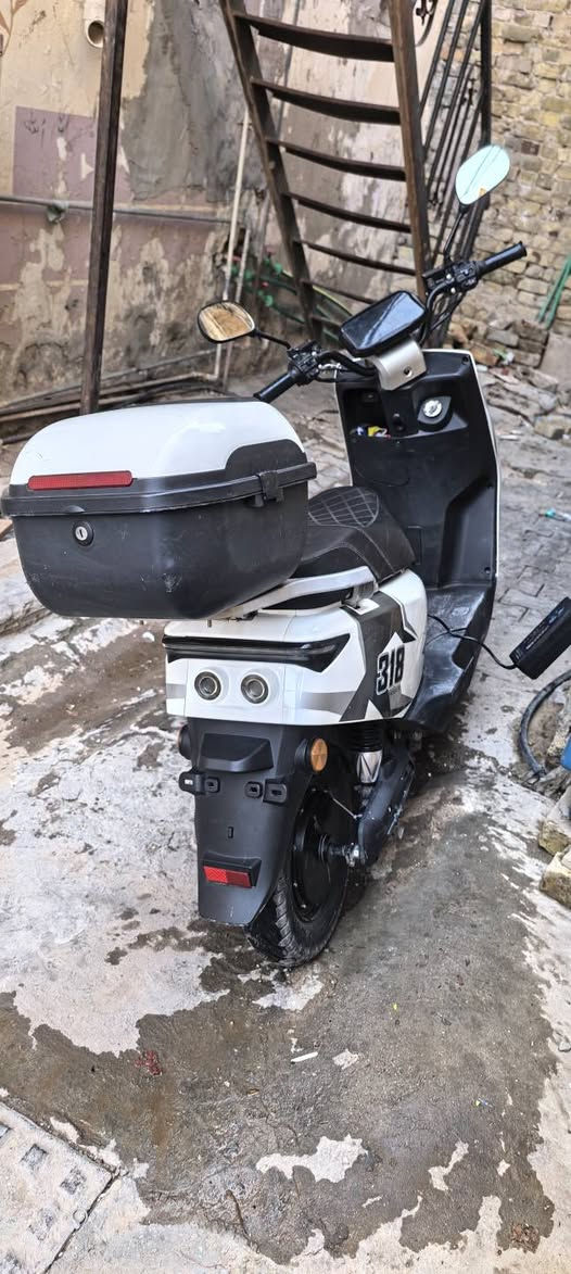 دراجة شحن نضيف ٦ بطاريات صار شهر من امبدلهن شاحنة جديدة السعر ٦٥٠ اوبي مجال ***********
