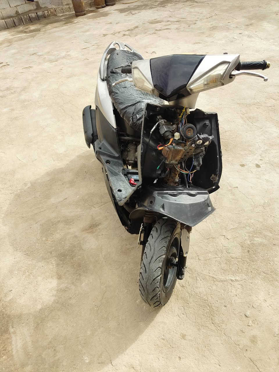 دراجه سكنس نضيفه نقصها بالكفر فقط.. محرك ممفتوح نضيف كلش سلف وهندر __السعر 300__***********
