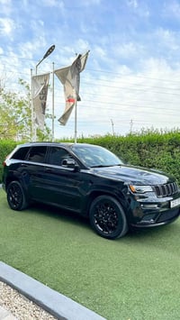 جراند شيروكي • ٢٠٢١ • V8 هيمي