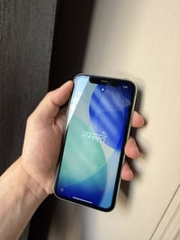 ايفون ١١ ذاكرة ٦٤ ماستر شرق الاوسط مكفول سعر ٢٥٠ للتواصل 07732614142