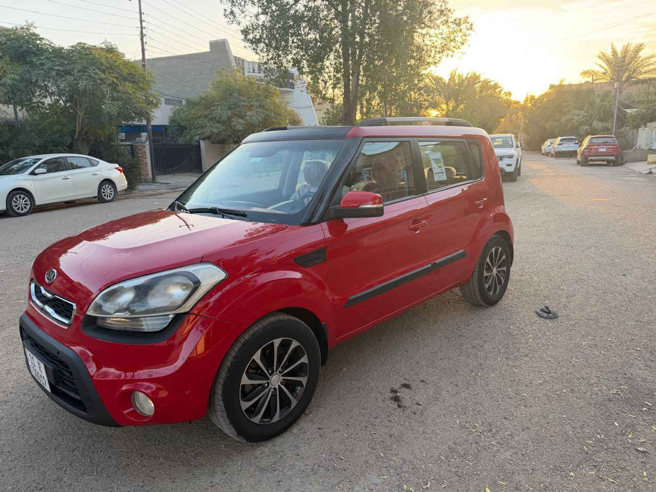 كيا صول 2013 خليجيه...
فول موصفات... 
السياره مكفوله من الصبغ والتبديل على ايدي.. 
محرك كير تبريد كله كفاله.. 
رقم بغداد وسنويه وهزه كله جديد.. 
السياره مال بيت استخدام نظيف وجاهزه للاخير.. 
للبيع الشراي يتصل ويدلل 
مكاني بغداد حي الجهاد.. 
.... ***********.....
