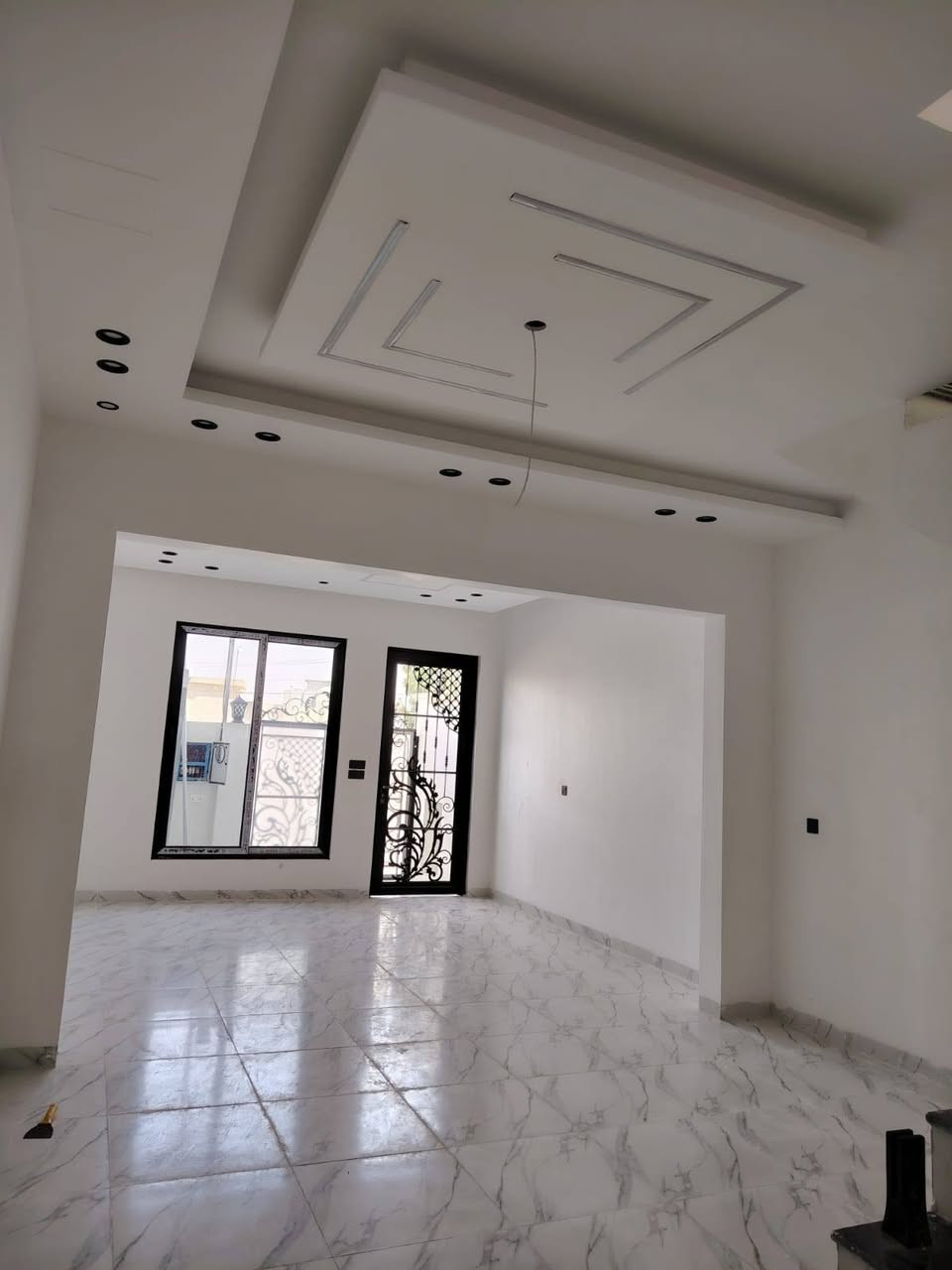 للبيع
دار سكني طابقين مساحه 100 واجه 5 متر عرض الشارع 12 متر  شروق تام منطقة الكوبكليه قرب حي الرياضيين كارت بلديه طابو الزهور

الطابق الاول

1غرفة نوم .. هول .. استقبال.. مطبخ.. صحيات

الطابق الثاني

3غرفة نوم ..هول.. صحيات .. بيتونه كبيره

للاستفسار خاص او واتس اب 

***********......***********
