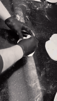 السلام عليكم يوجد شيف معجنات مناقيش وفطائر على أصولها .  بيتزا أيطالية وأميركية وخبز منفوخ بالاضافة  لتحضير شاورما على اصولها درجة اولى متمكن  من عمله خبرة 30 سنه مع شهادة من المهن المحترفين  مدرب ومختص  بالتعليم العالي حيث نحو التطور هذا البوست لأصحاب العمل  يلي حابب يفتح مشروع جاهزين  ويلي حابب يتعلمها شباب او بنات يوجد تعليم والتكلفة  محسومة  طبعن من ألف للياء  طبعن فترة الدورة شهر فقط . طبعن ضمن بغداد وللمحافظات  يوجد عندي كوادر من الجميع  الأقسام شباب وبنات  الرجاء   للتواصل عبرا الاتصال فقط
***********
