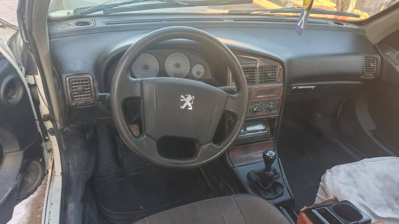 سلام عليكم سياره بيجو 405 للبيع ١٩ ورقه وهذه رقم الهاتف  *********** بي وتساب وشريحه البصرة, العراق
