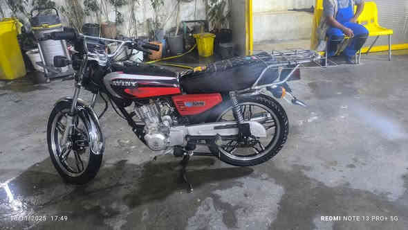 سلام عليكم 
دراجه ايراني بيها ٧ اوراق و مدفعلها جمرك و ٩٠ بل ميه تترقم 
الماكينه مجفته و صوتها ناعم و ما ناقصها اي شي 
تواجد حي الجامعه 
سعرها ٥٥٠ 
لتواصل *********** واتساب 
او ماسنجر
