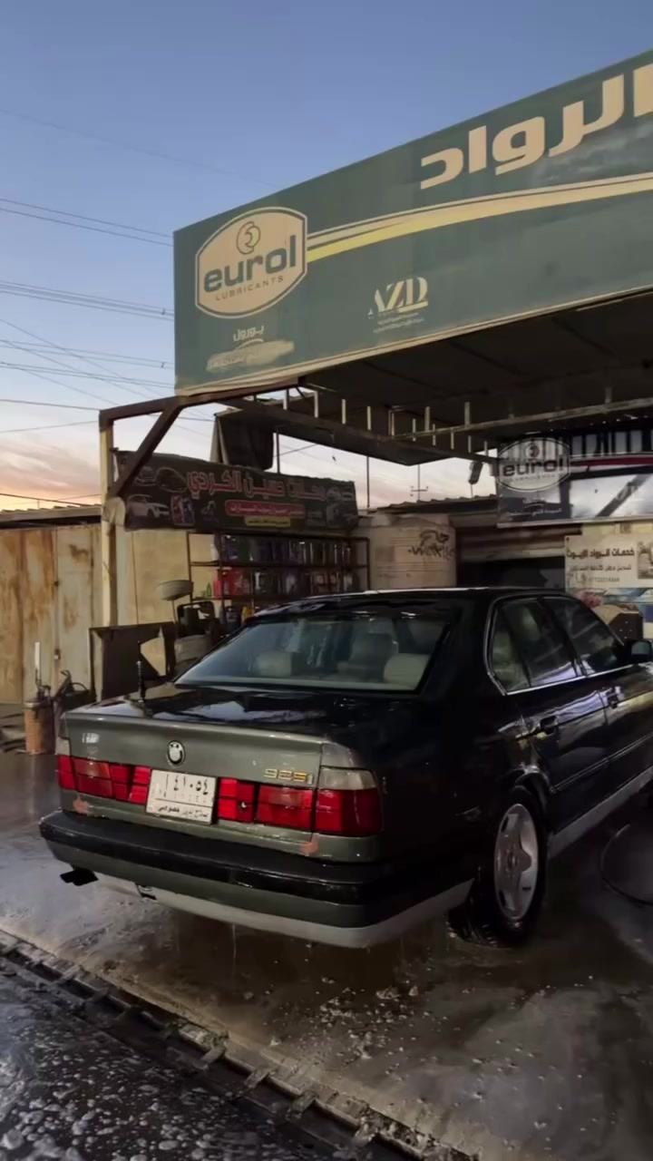 بي ام 525 

محرك 520 مفتوح 
سياره نضيف و بيها معدل و شلعه تخبل رقم صلاح الدين سنويه تنتهي ب2027
محرك وكير خير من الله شرط لا بخار ولا صرف و بيها ادامه كامله ما بيها اي نقوصات
تايرات جدد
 الداخل جلد نضيف 
مكاني تكريت القادسية 
السعر 38 و بي مجال 
***********
