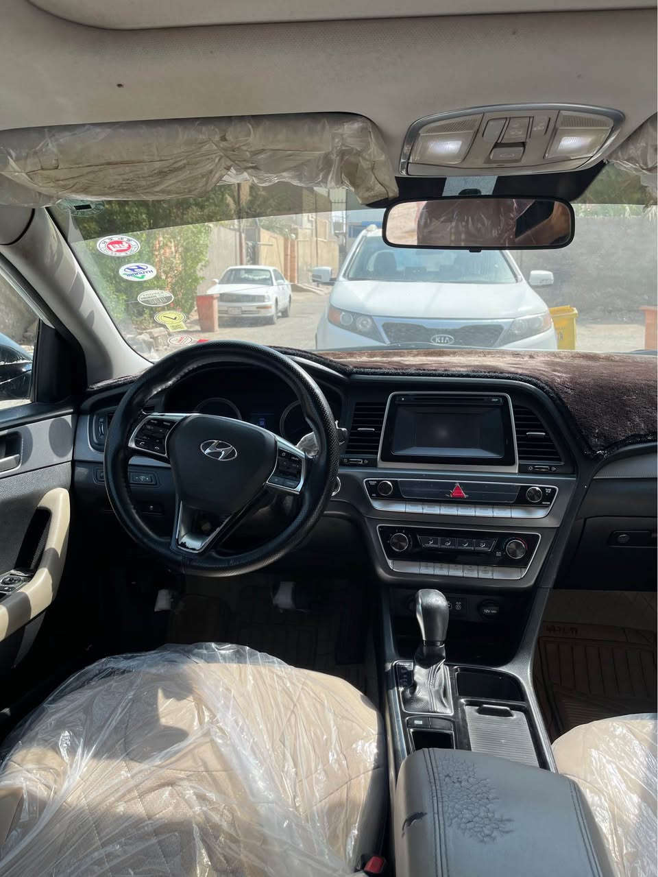 سوناتا ٢٠١٨ خليجي كفاله عامه ما عدا مدكر امامي مصبوغ اثار خدوش بدون فتح   سنوية منتهية  دوشمه كشنات وارضيه جديده حداده حلوه تايرات جدد 
 فول مواصفات 
مكينة ٢٤٠٠ دوش 
بصمه 
تشغيل عن بعد 
بنوراما 
لايت زنون
كشاف نهاري 
كشن كهرباء 
ثلاث وضعيات قيادة ( ايكو / نورمل / سبورت )
تحكمات ستيرن جهتين 
مثبت سرعه 

السعر 165بيها جمال جدآ بسيط 
مكان سيارة بصرة ابي الخصيب 
رقم *********** ابو الخصيب, البصرة
