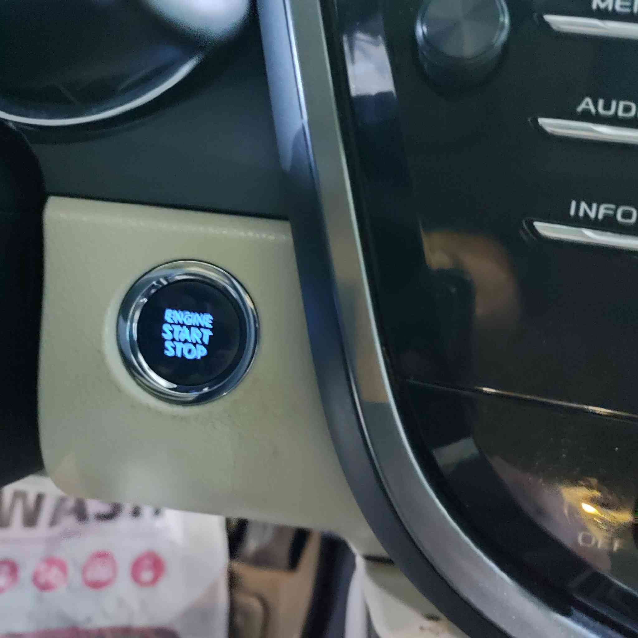 كامري 18 ال اي بلص فول فقط بدون سلايت داخل كلين فقط بيه بارد مكانات  داخل بيجي للبيع والمراوس ***********
