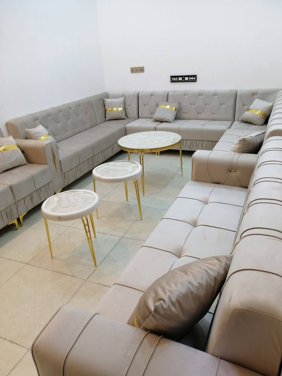 السلام عليكم زبائنا الغالين تم وصول الحاويه اليوم 

تخومه دواوين تفصال وجاهز حسب طلب 

 (نواع لوان شغل درجه اولى جديد ضمان 5 سنوات)

ديوان 7متار حرف L ٥ قطع ١٠ مقاعد مع ٤ كوشيات

تخم ٨ متار ضمان ٤ سنوات ٥ قطع ١٠ مقاعد ضخم وثكيل

العنوان الناصريه الإسكان الصناعي نزلت جامع الكبير بالبدايه 
قرب ورده منزلي
رقم الهاتف 
***********  // ***********
