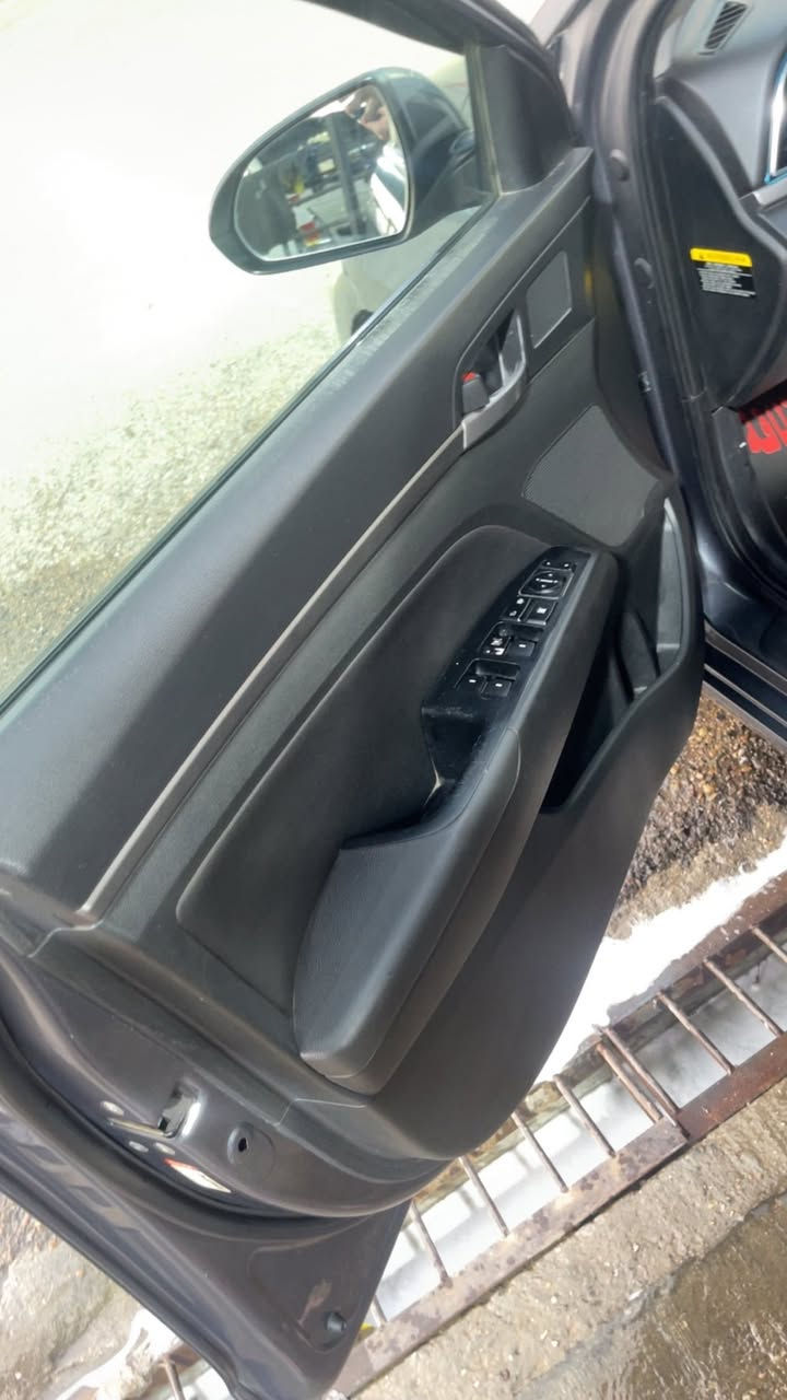 السلام وعليكم للبيع النترا موديل 2017 رقم سليمانيه باسمي تحويل ثاني يوم السعر 125 وبيهه مجال بسيط للاستفسار ***********
